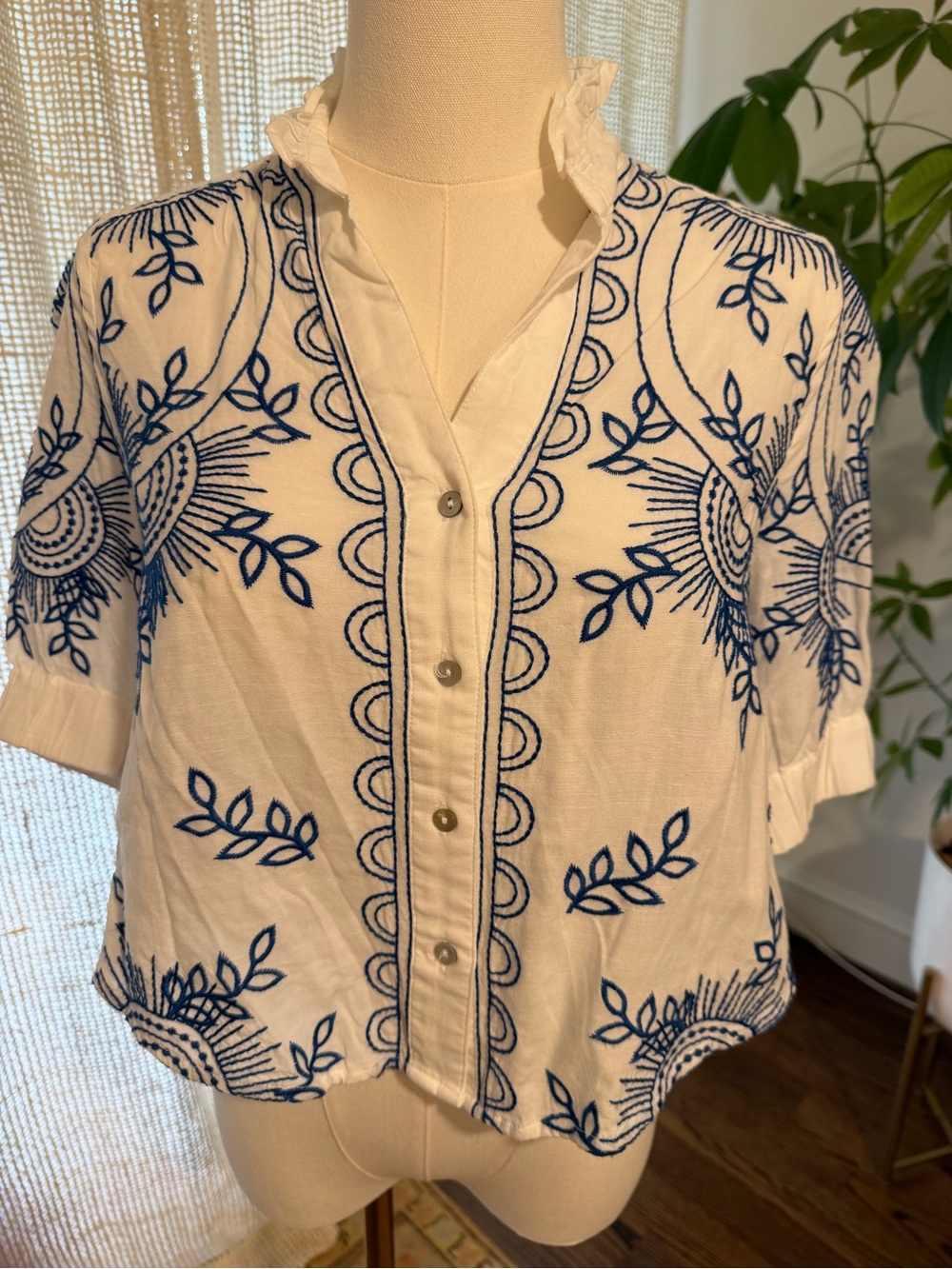 THML Perry White and Blue Embroidered Crop Blouse XS